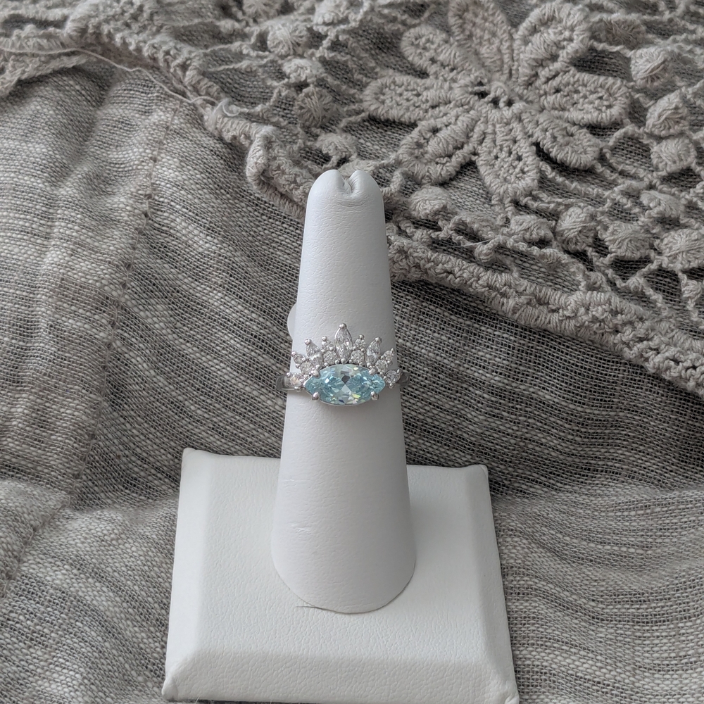 Elegant Silver and Blue Women's Ring